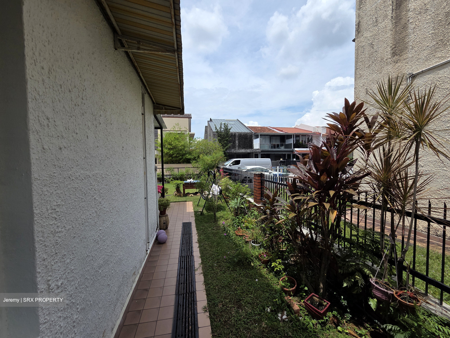 Golden Hill Estate (D19), Terrace #556324931